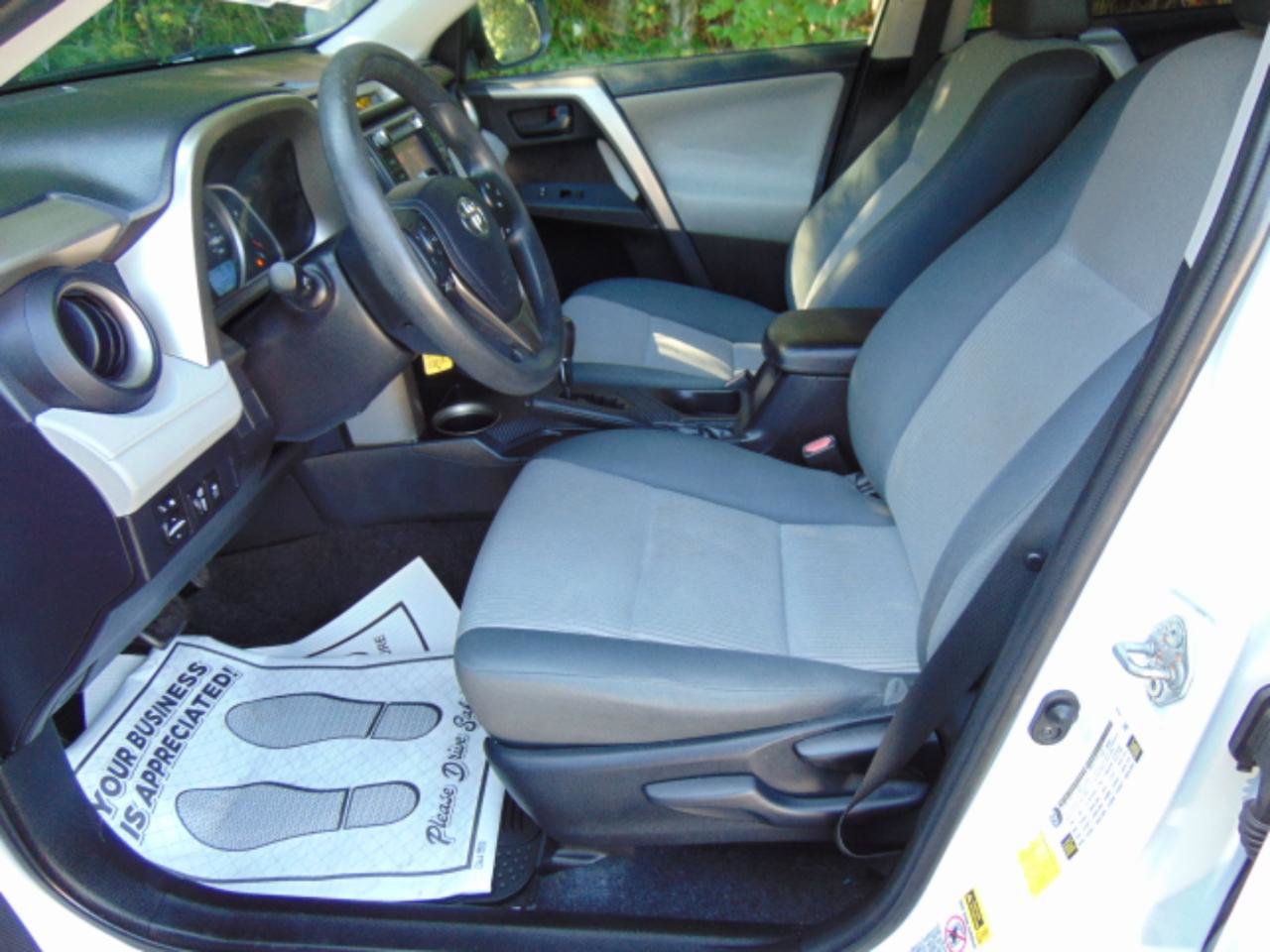 Used 2014 Toyota RAV4 LE FWD image 5