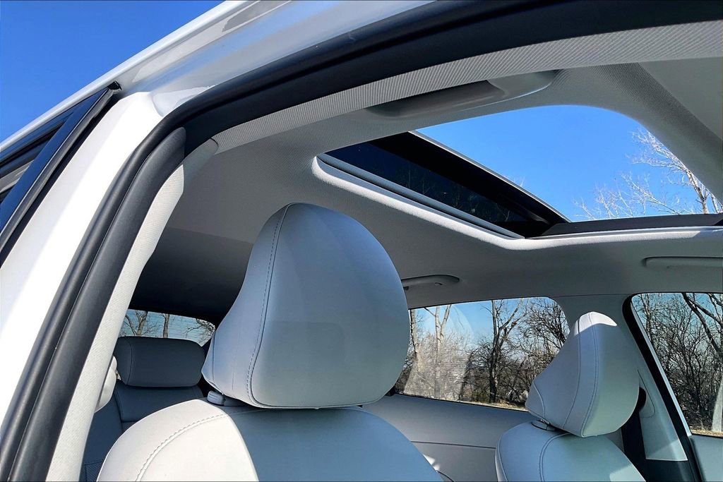 Used 2024 Hyundai Kona Limited image 22