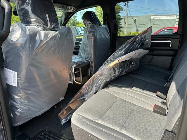 New 2025 RAM 1500 4x4 Crew Cab image 14