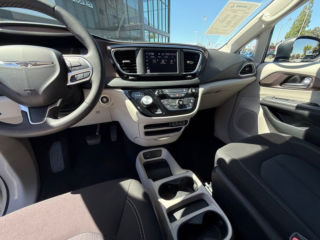 Used 2023 Chrysler Voyager LX FWD image 23