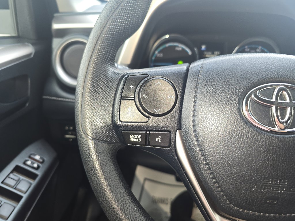 Used 2018 Toyota RAV4 LE image 16