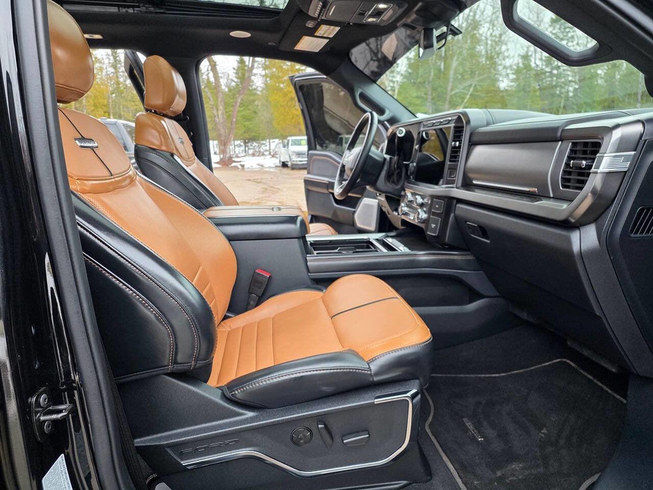 Used 2024 Ford F350 Platinum w/ FX4 Off-Road Package image 23