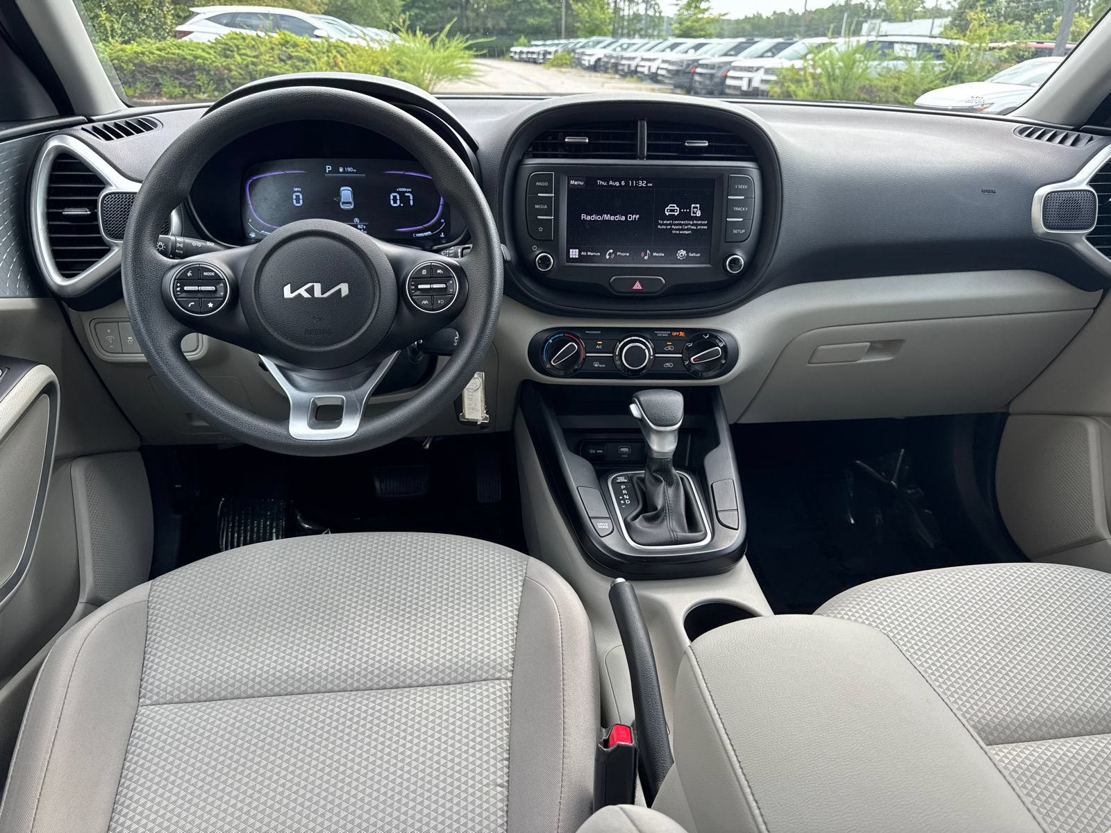 Used 2025 Kia Soul LX w/ LX Technology Package FWD image 22