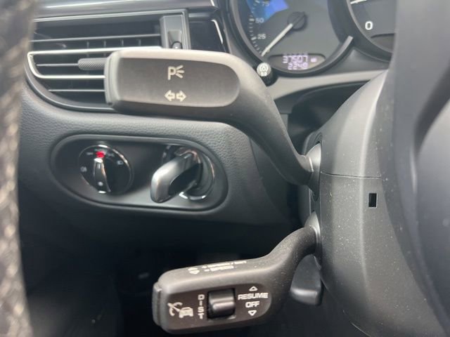 Used 2023 Porsche Macan image 16