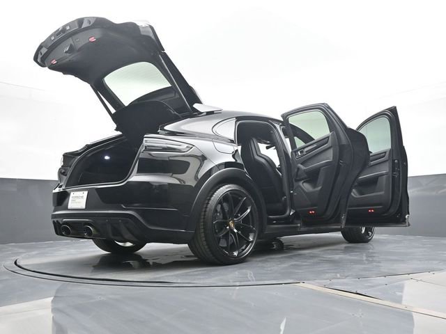 Certified 2022 Porsche Cayenne Turbo GT image 27