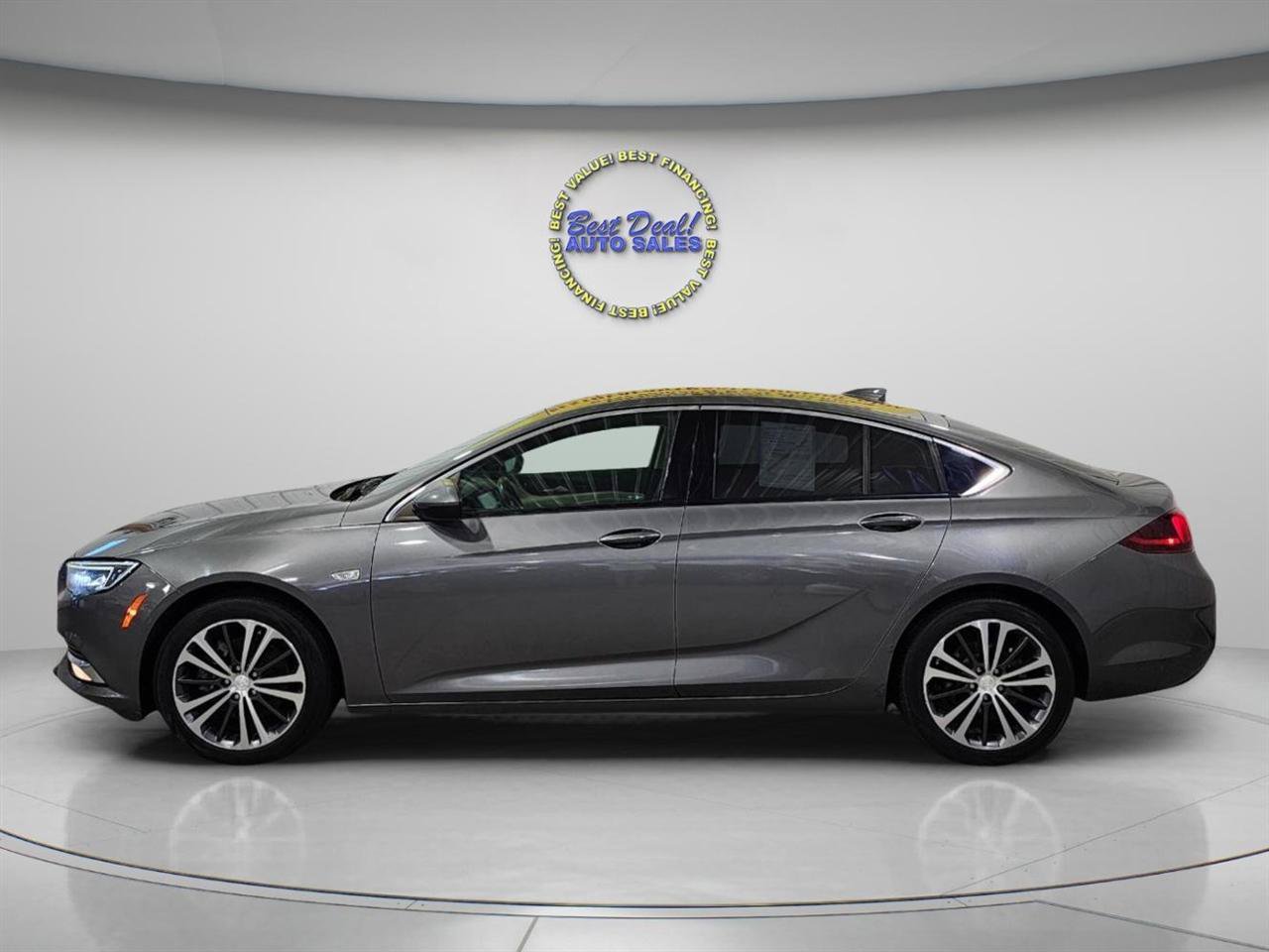 Used 2018 Buick Regal Essence w/ Driver Confidence Package #1 AWD/4WD image 2