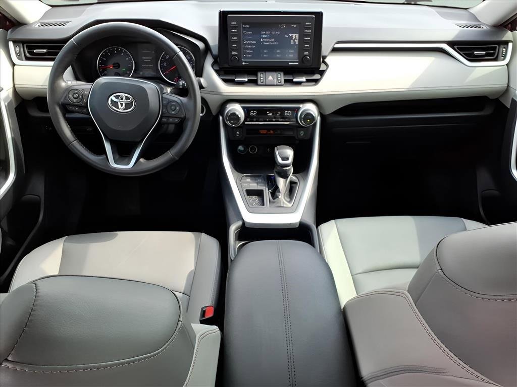 Used 2020 Toyota RAV4 XLE Premium image 21