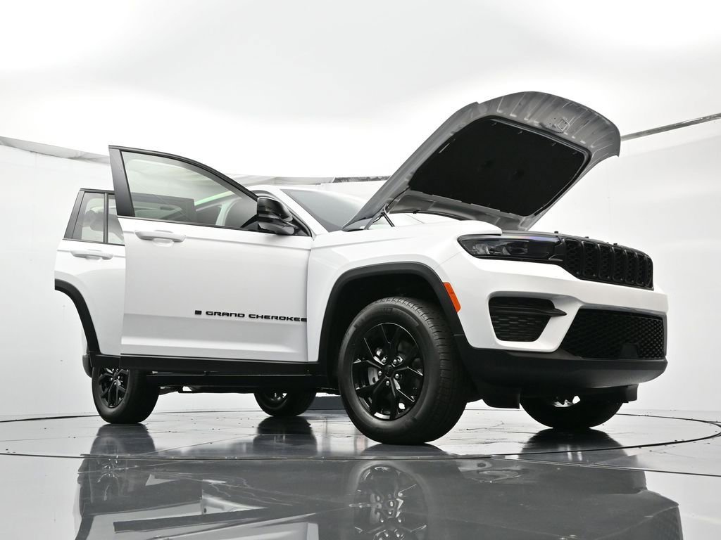 New 2025 Jeep Grand Cherokee Altitude image 49