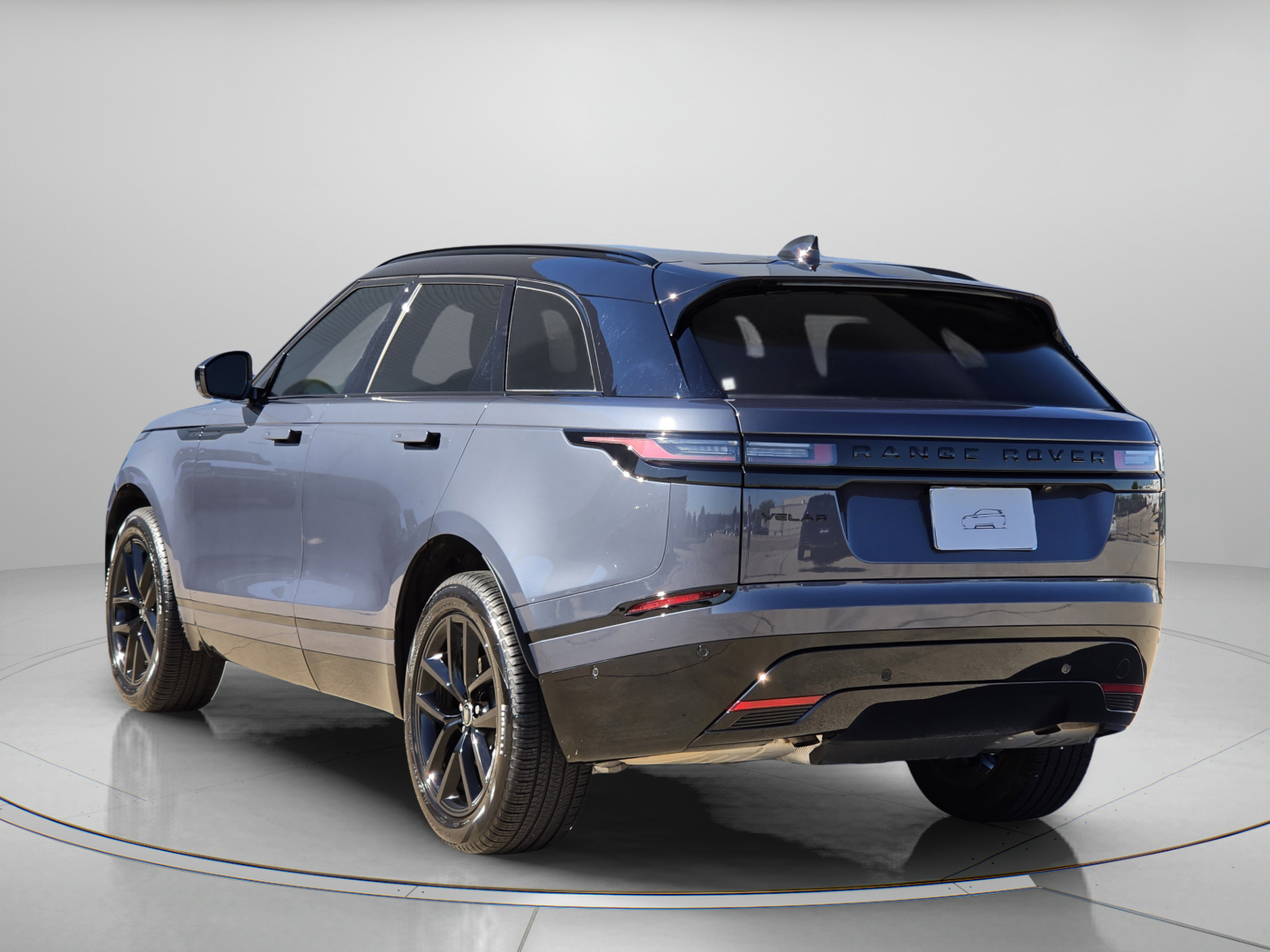 Certified 2026 Land Rover Range Rover Velar Dynamic SE AWD/4WD image 3