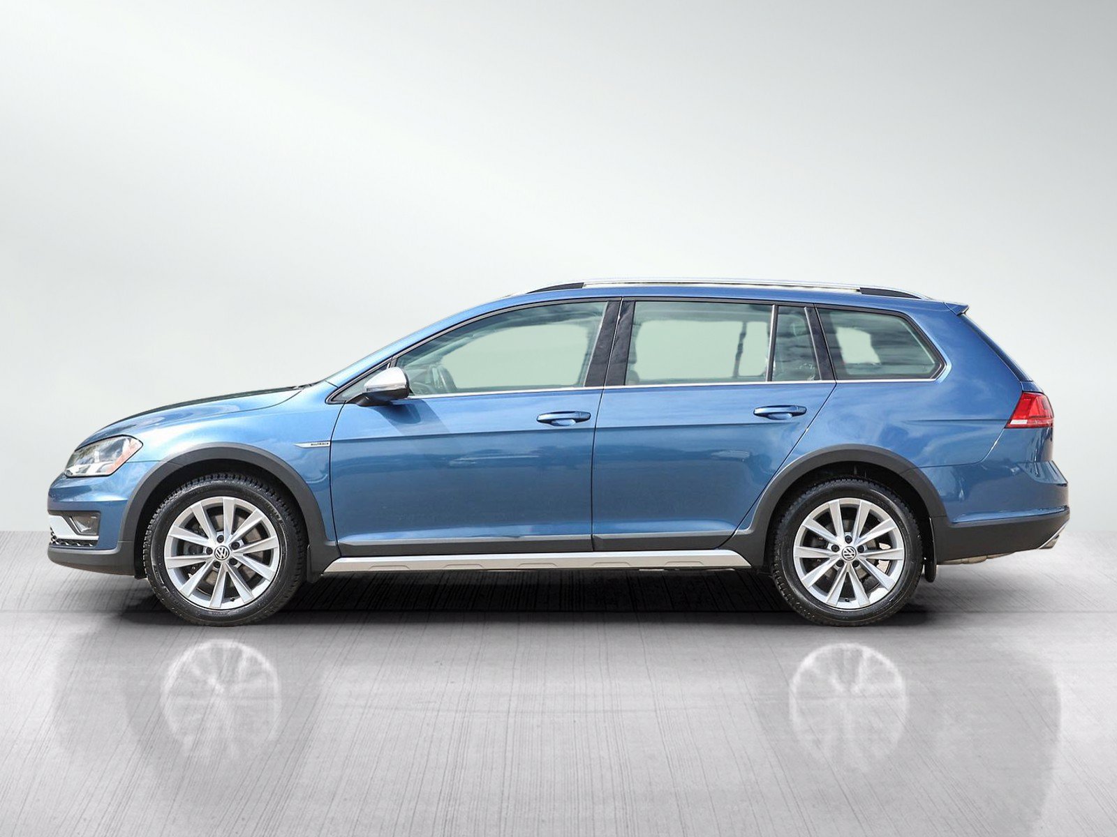 Used 2017 Volkswagen Golf Alltrack S AWD/4WD image 2