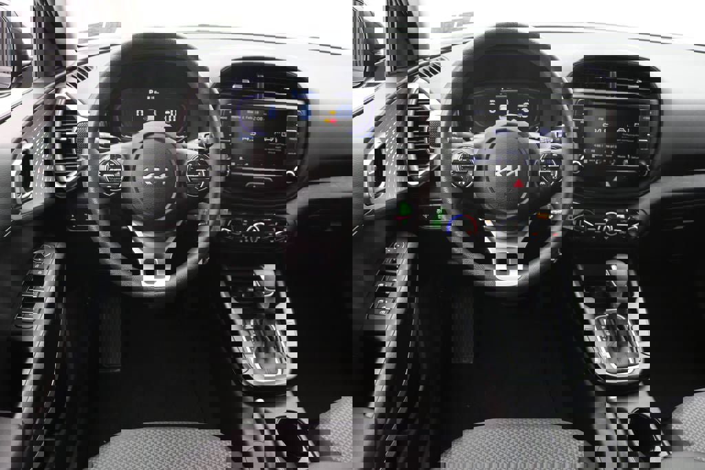 Used 2025 Kia Soul LX image 13