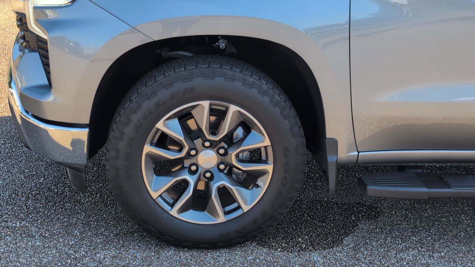 Used 2024 Chevrolet Silverado 1500 LT w/ Leather Package RWD image 10
