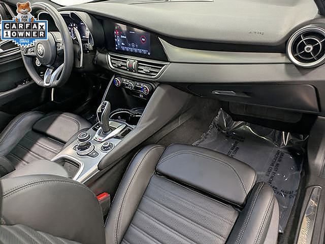 Used 2022 Alfa Romeo Giulia Veloce image 32