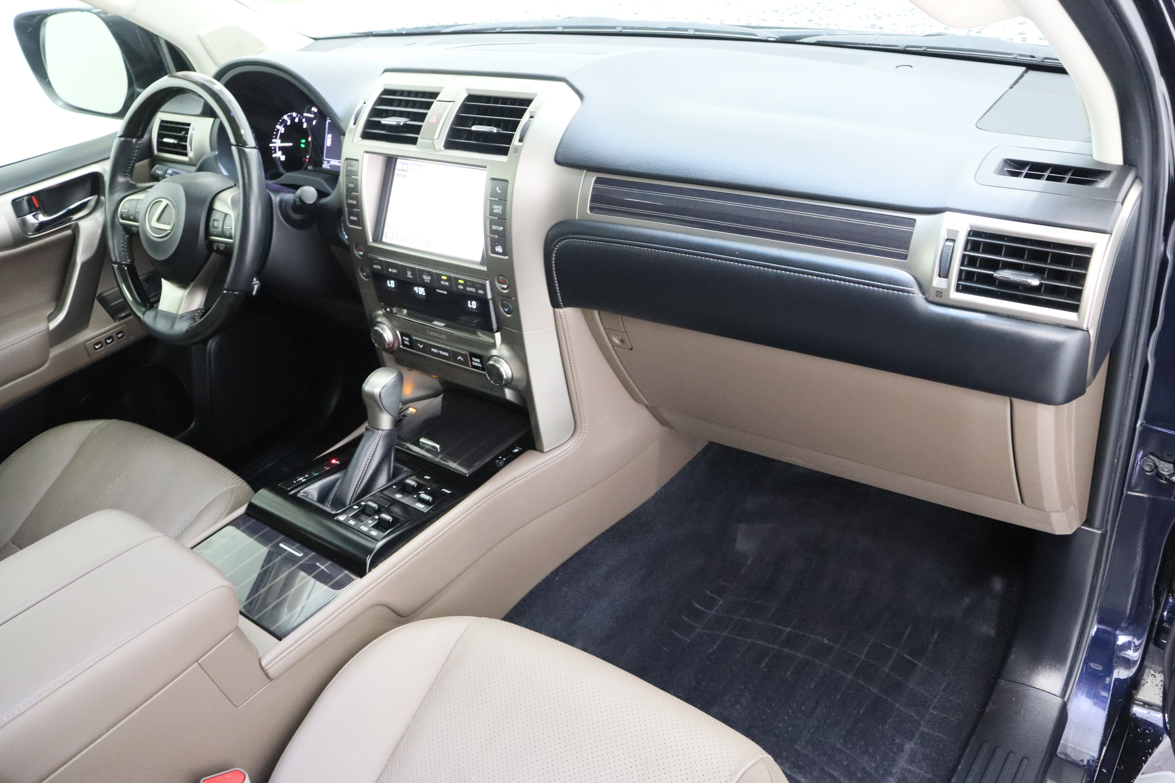 Used 2020 Lexus GX 460 Luxury w/ Accessory Package AWD/4WD image 40