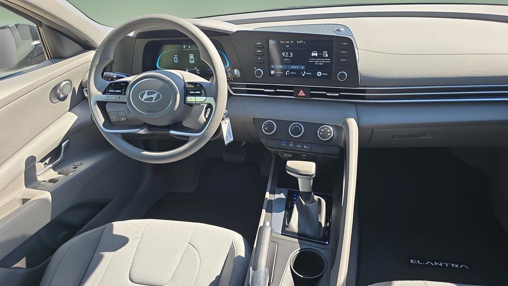 New 2026 Hyundai Elantra SE FWD image 11