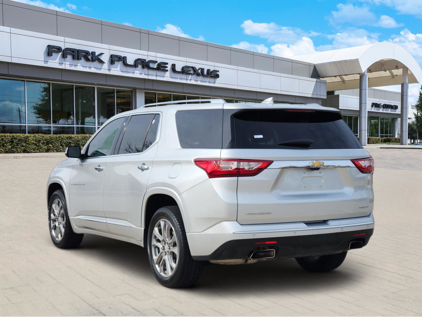 Used 2019 Chevrolet Traverse Premier w/ Driver Confidence II Package image 4