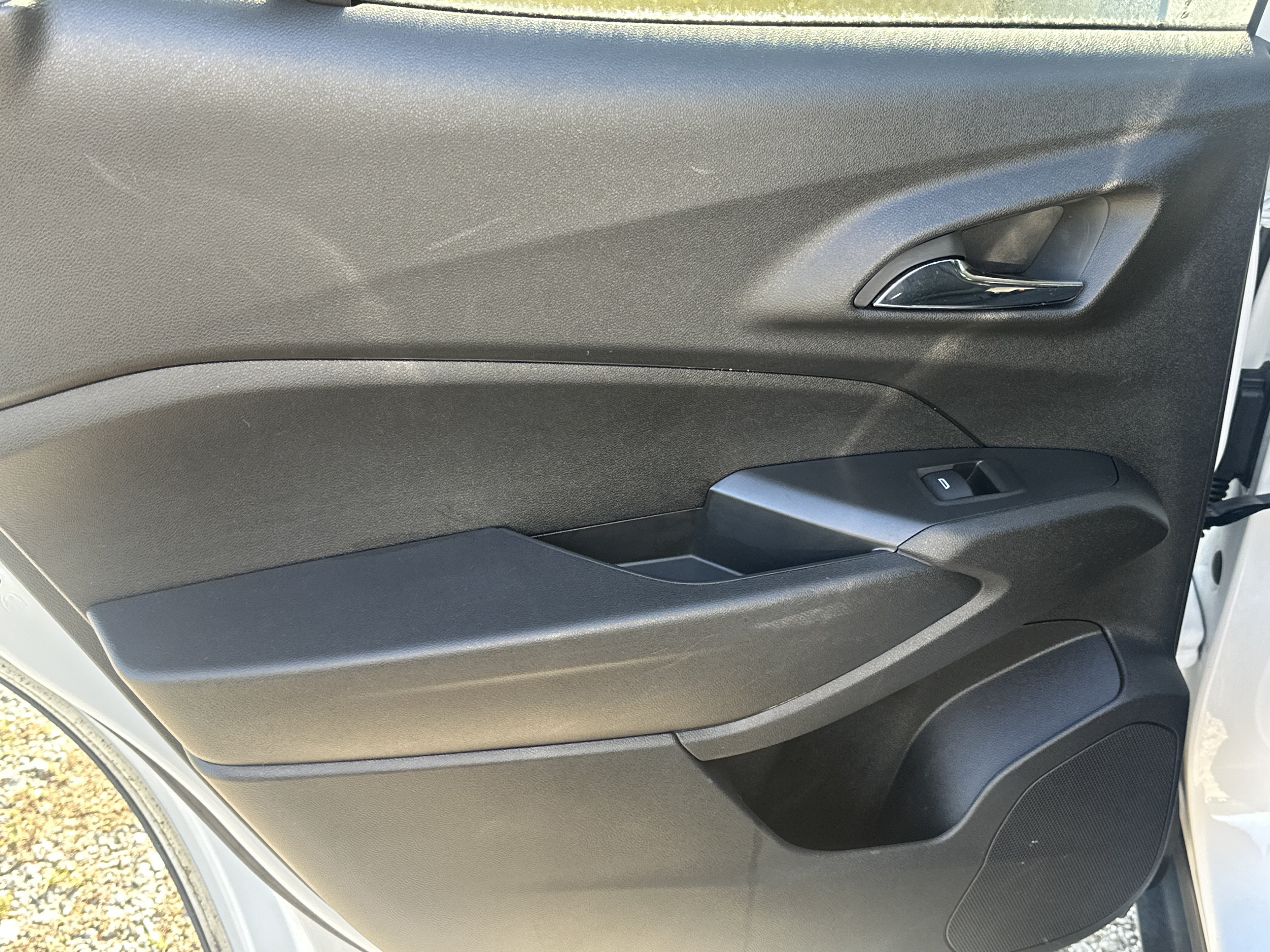 Used 2025 Chevrolet Trax LT FWD image 21