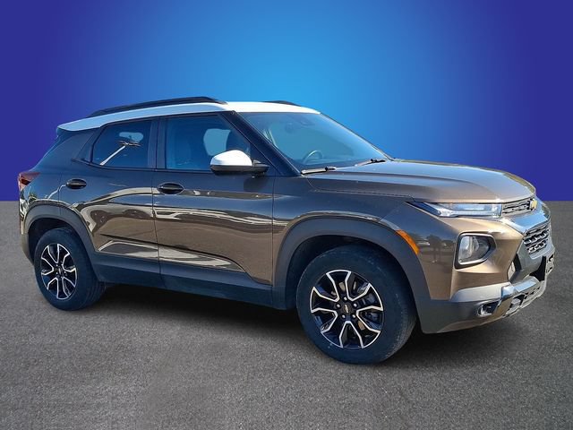 Used 2021 Chevrolet TrailBlazer ACTIV w/ Technology Package AWD/4WD image 2