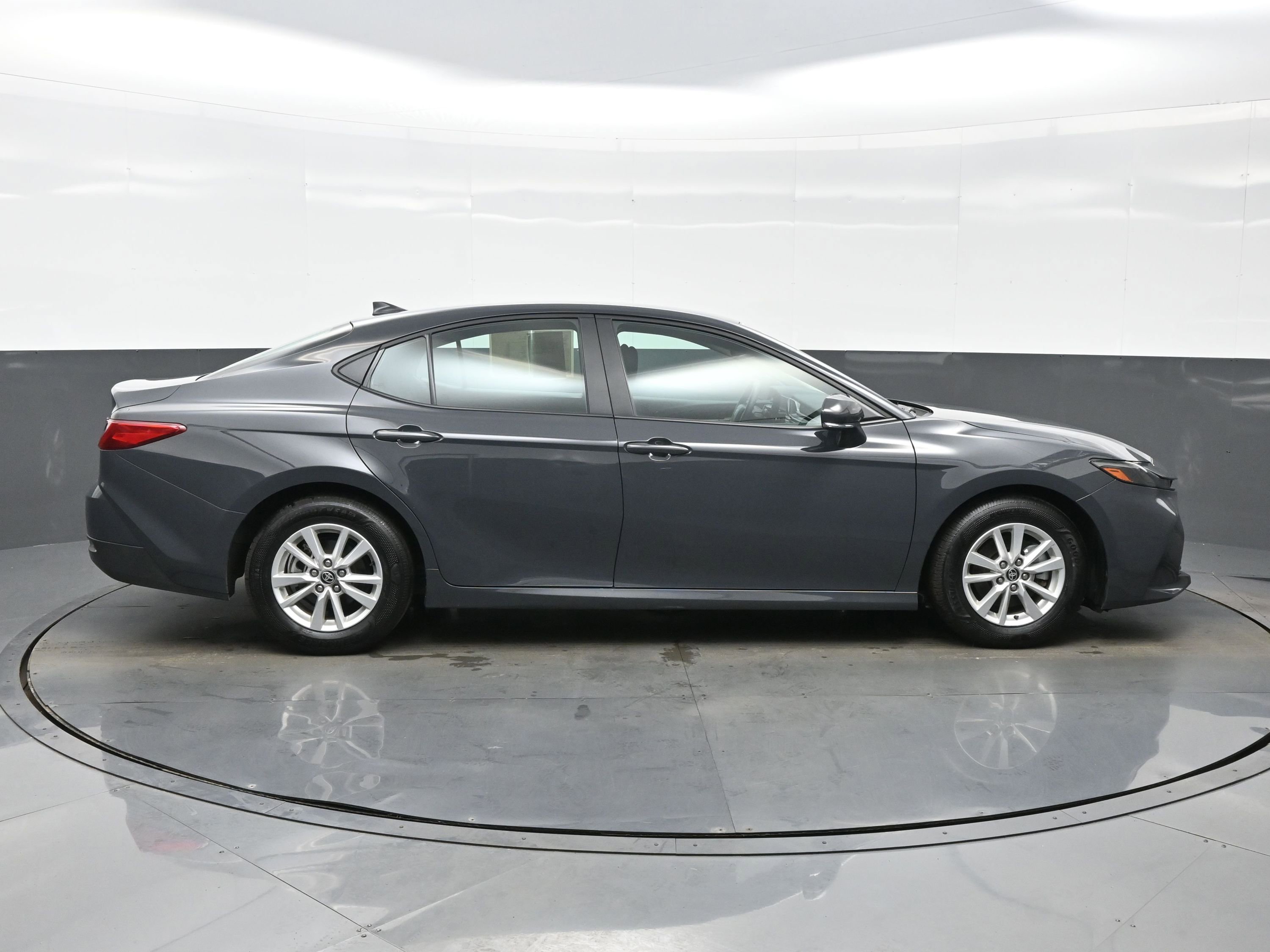 Used 2025 Toyota Camry LE image 7