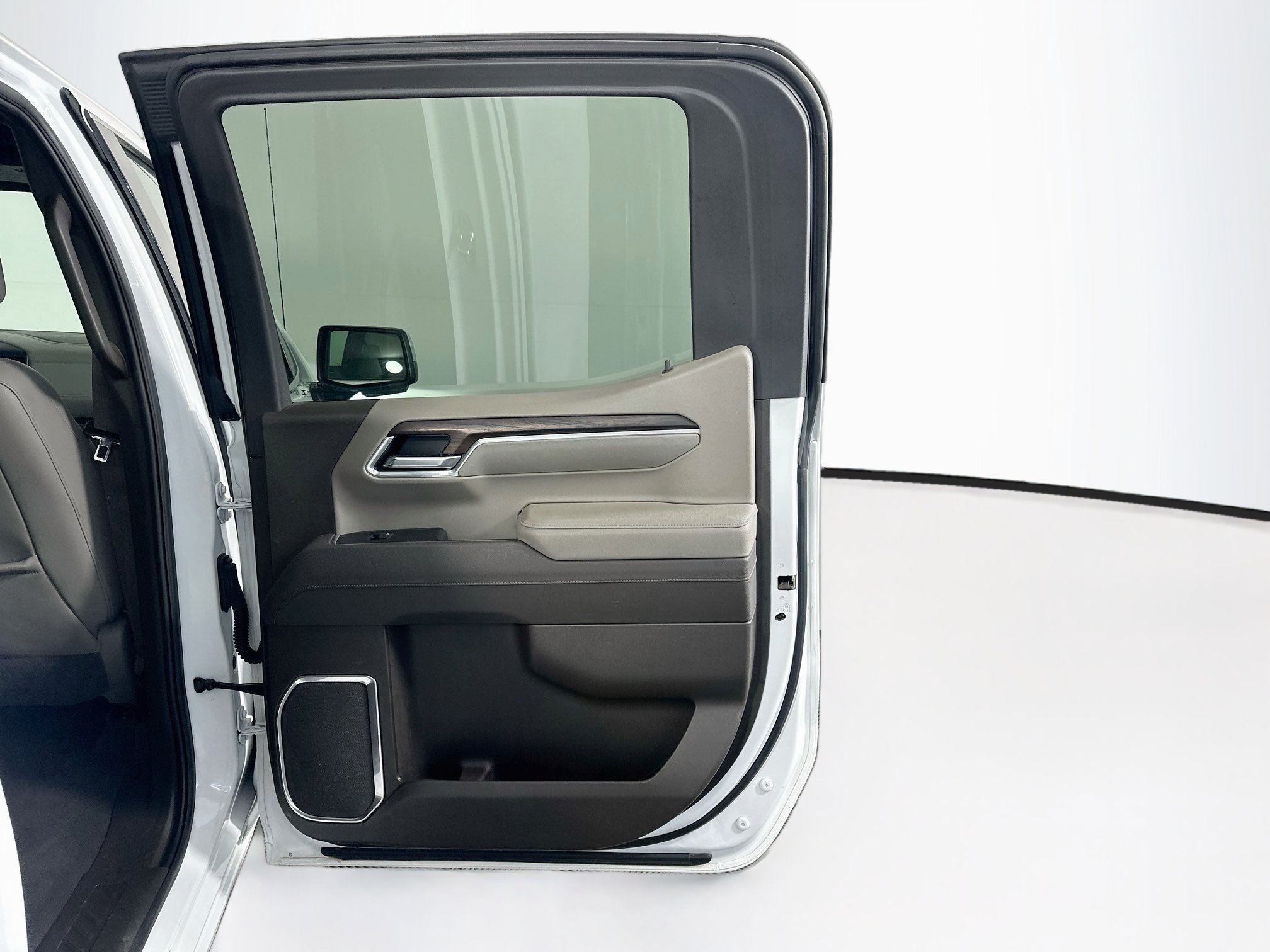 Used 2025 GMC Sierra 1500 SLT RWD image 30