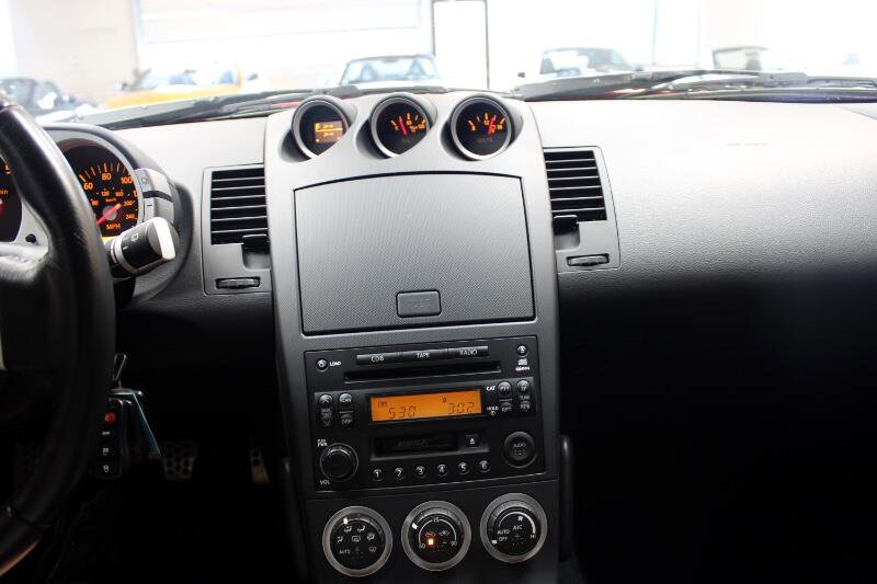 Used 2004 Nissan 350Z Touring w/ Cargo Convenience Pkg image 10