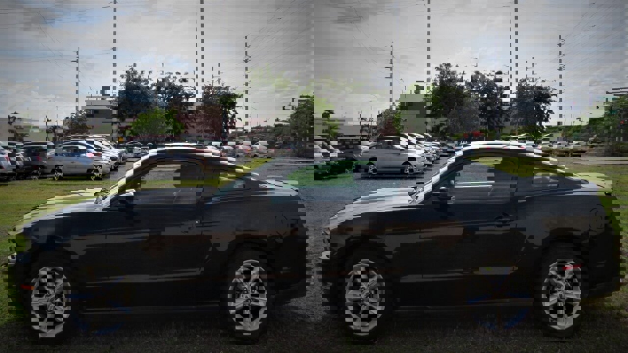 Used 2012 Ford Mustang GT RWD image 2