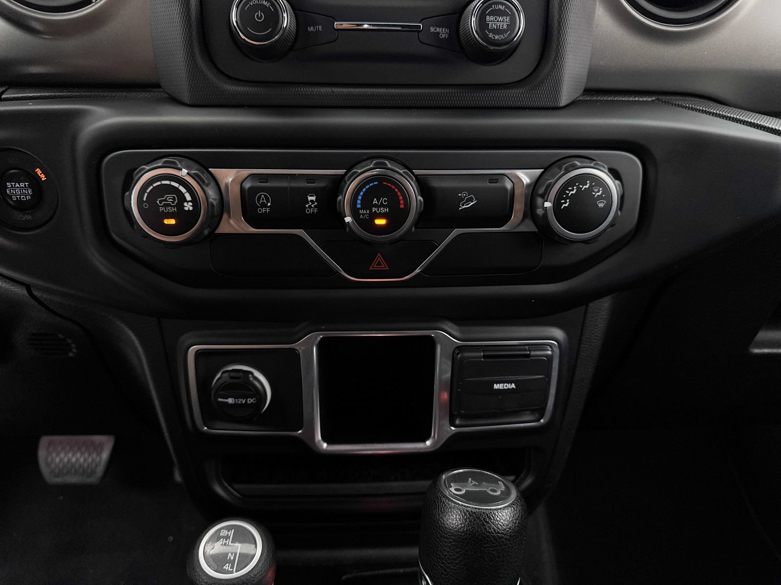 Used 2018 Jeep Wrangler Unlimited Sport AWD/4WD image 17