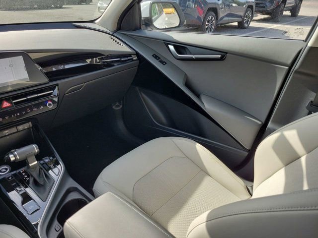 Used 2025 Kia Niro EX FWD image 23