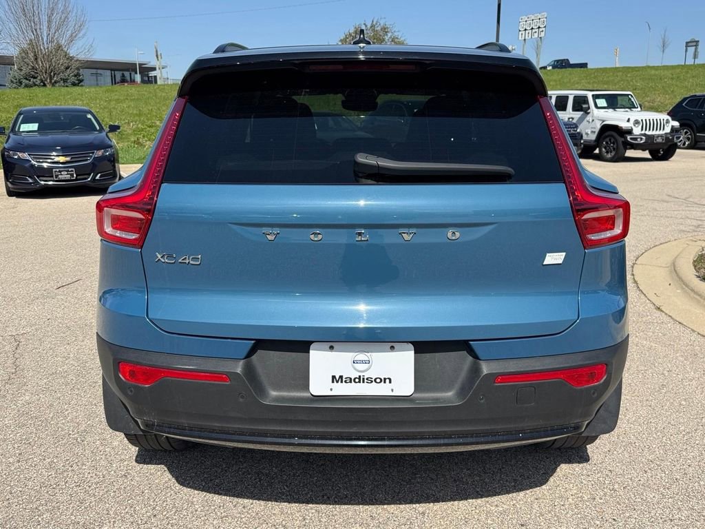 Used 2023 Volvo XC40 Recharge Ultimate AWD/4WD image 3