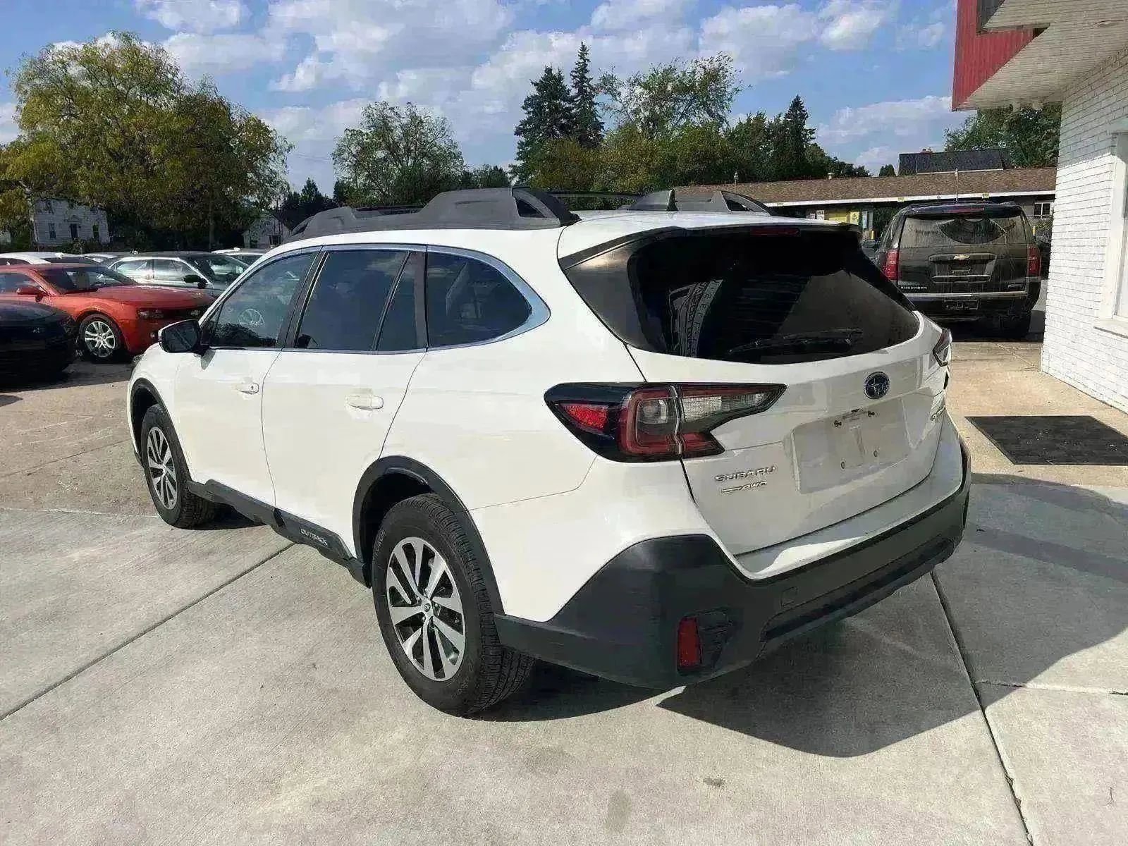 Used 2021 Subaru Outback Premium image 4