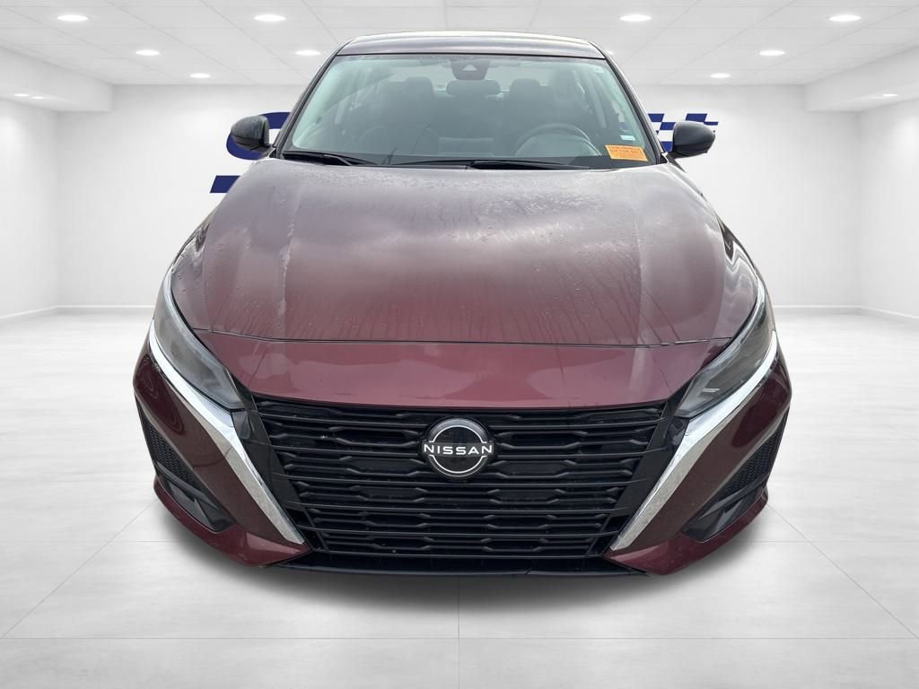 Used 2024 Nissan Altima 2.5 SV image 2