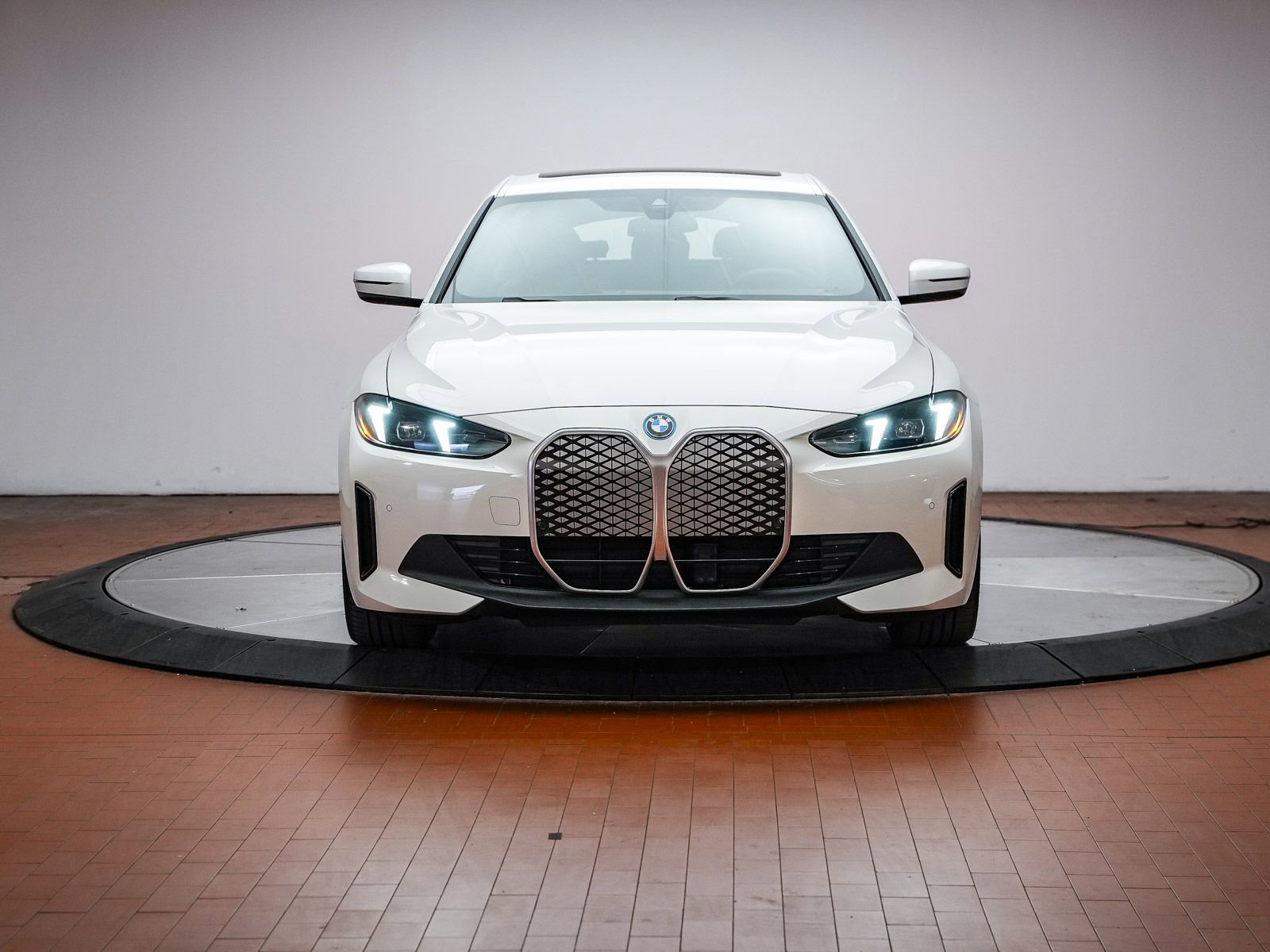 Certified 2025 BMW i4 eDrive40 w/ Premium Package RWD image 2