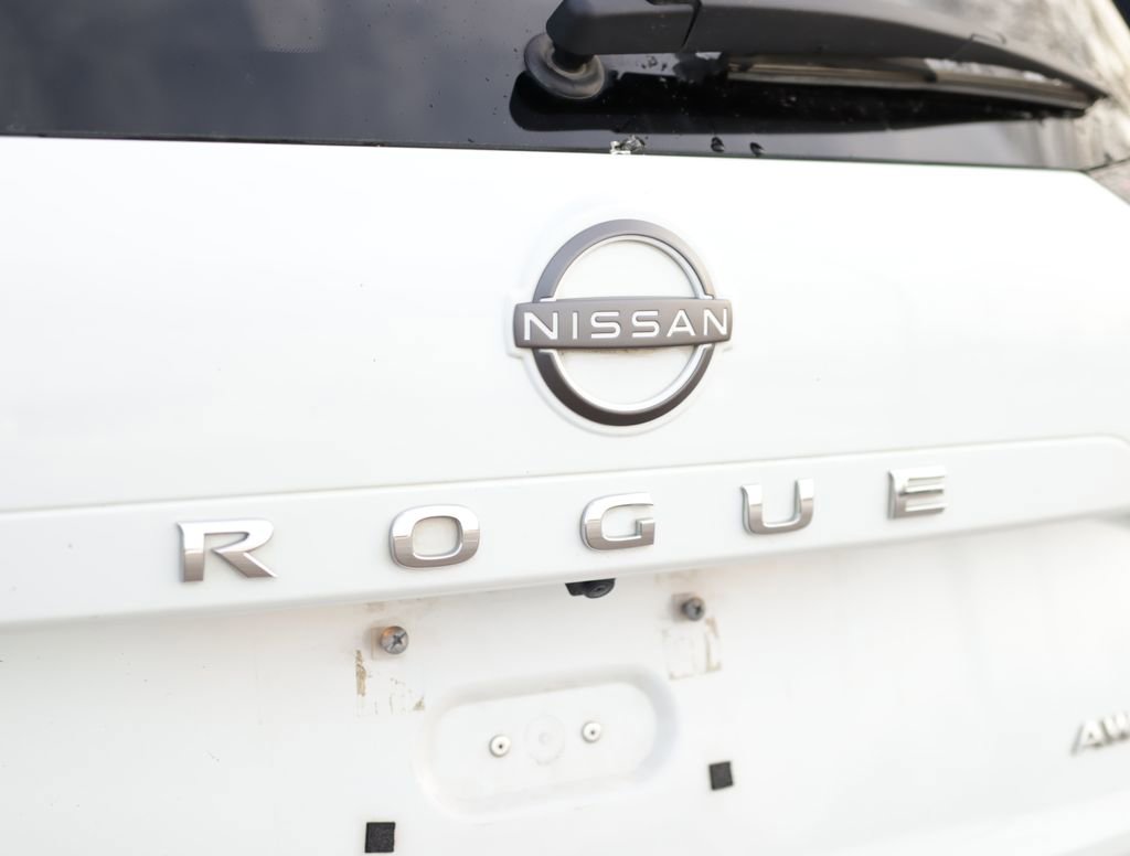 Used 2023 Nissan Rogue S image 29