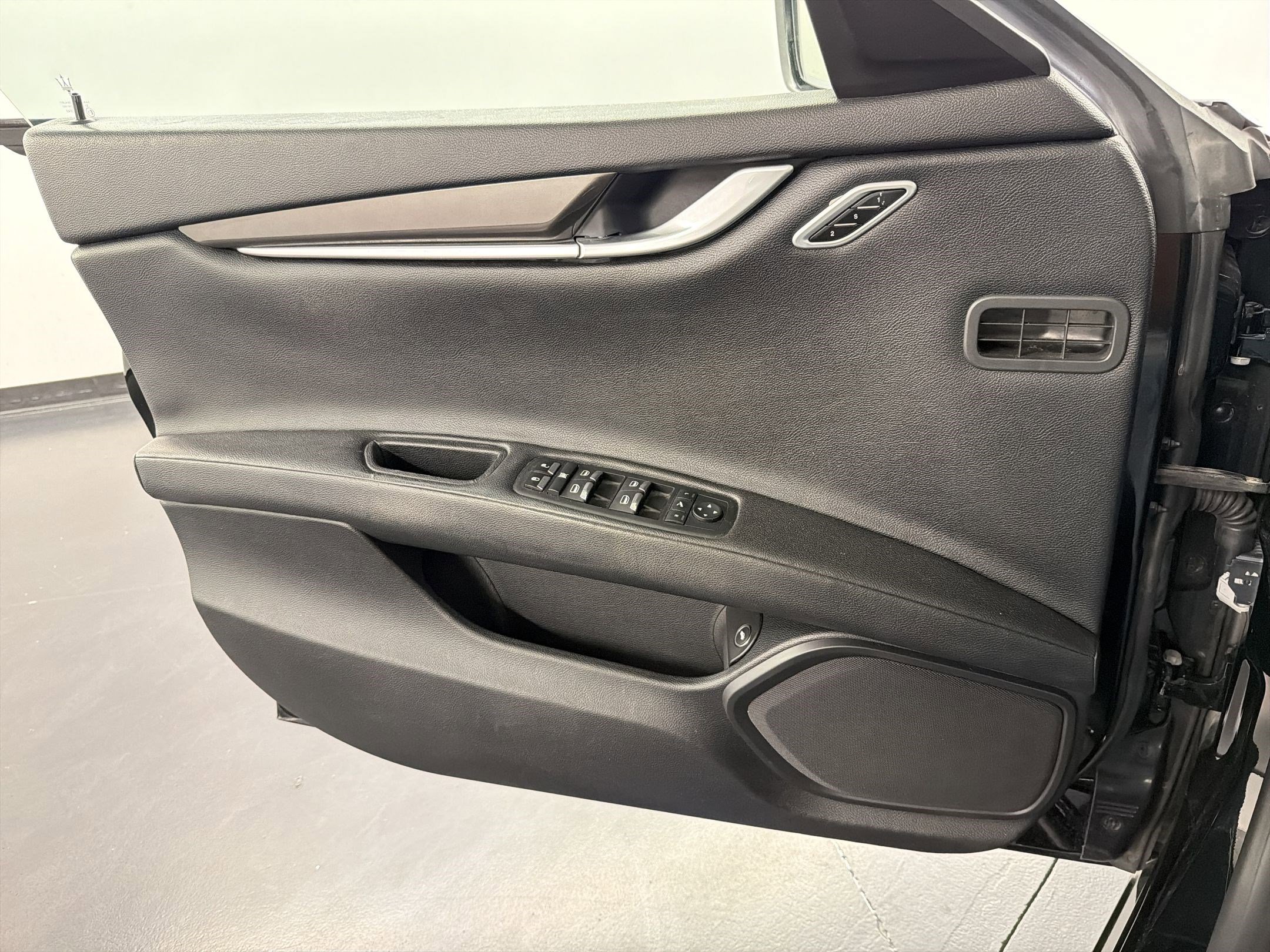 Used 2015 Maserati Ghibli image 13