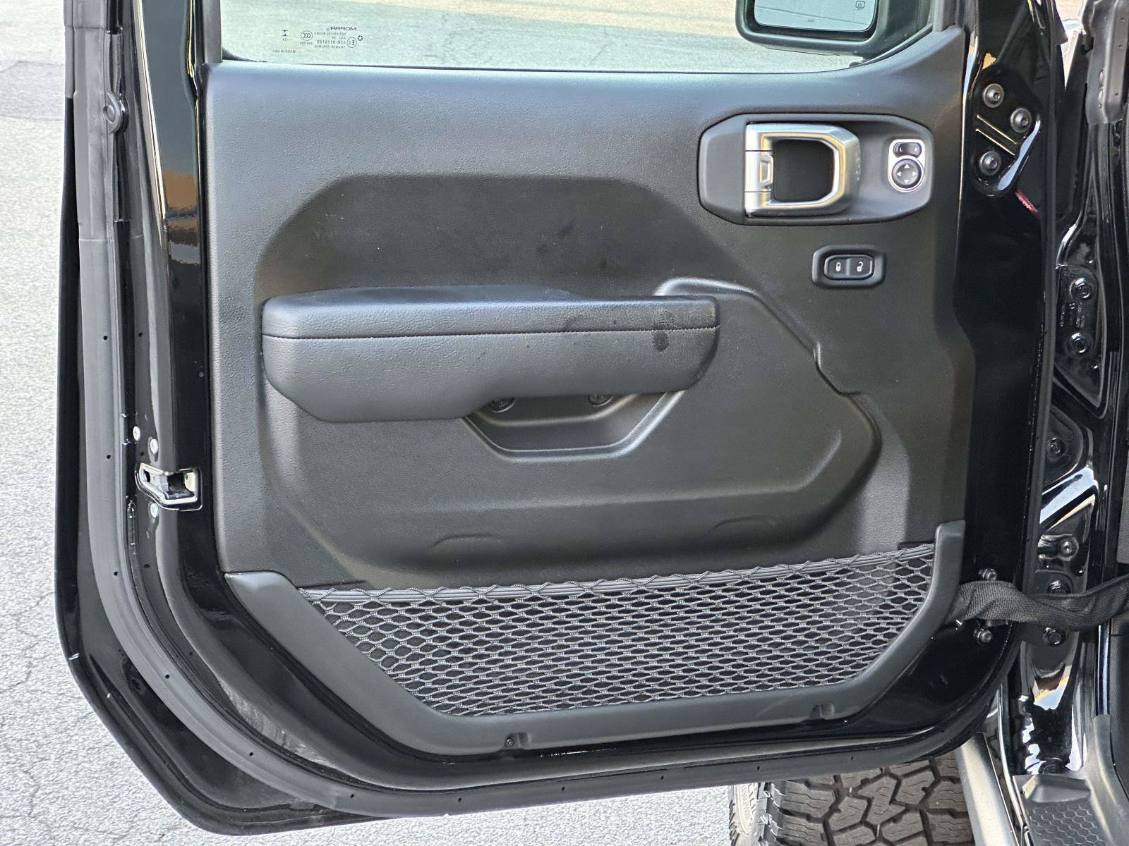 Used 2024 Jeep Gladiator Mojave AWD/4WD image 17