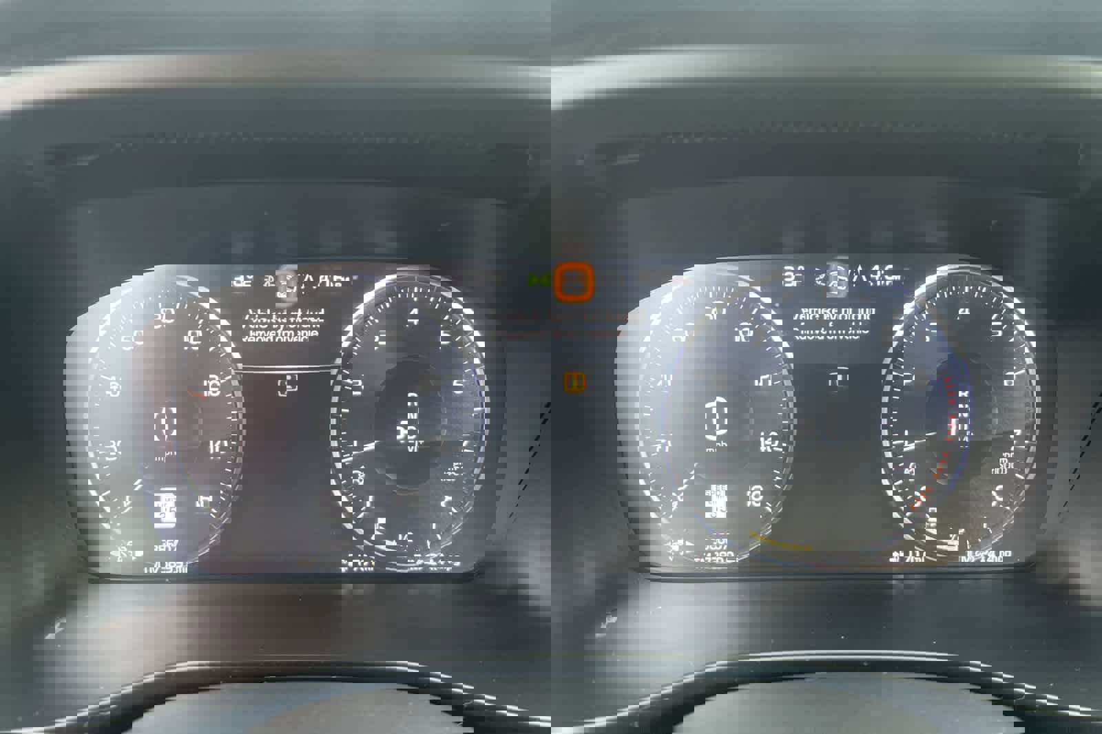 Used 2022 Volvo XC40 T5 R-Design w/ Advanced Package image 15