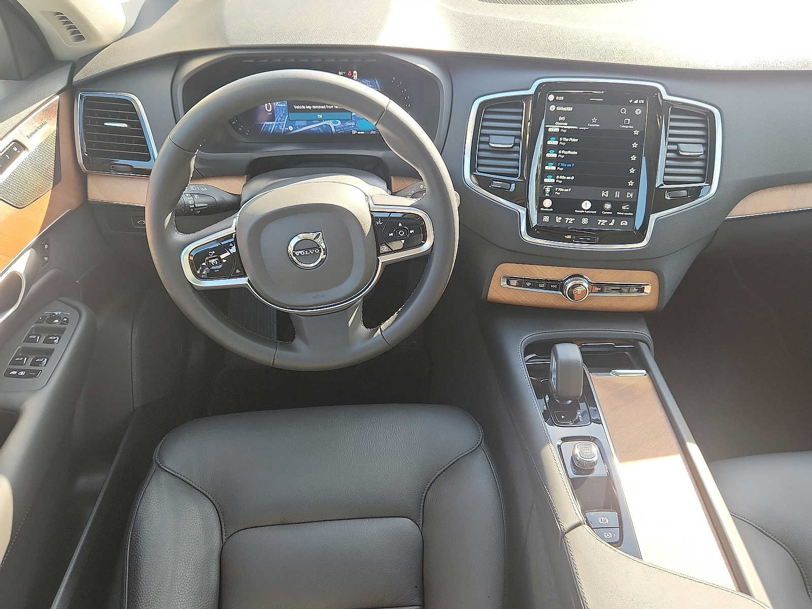 Certified 2024 Volvo XC90 B6 Plus AWD/4WD image 11