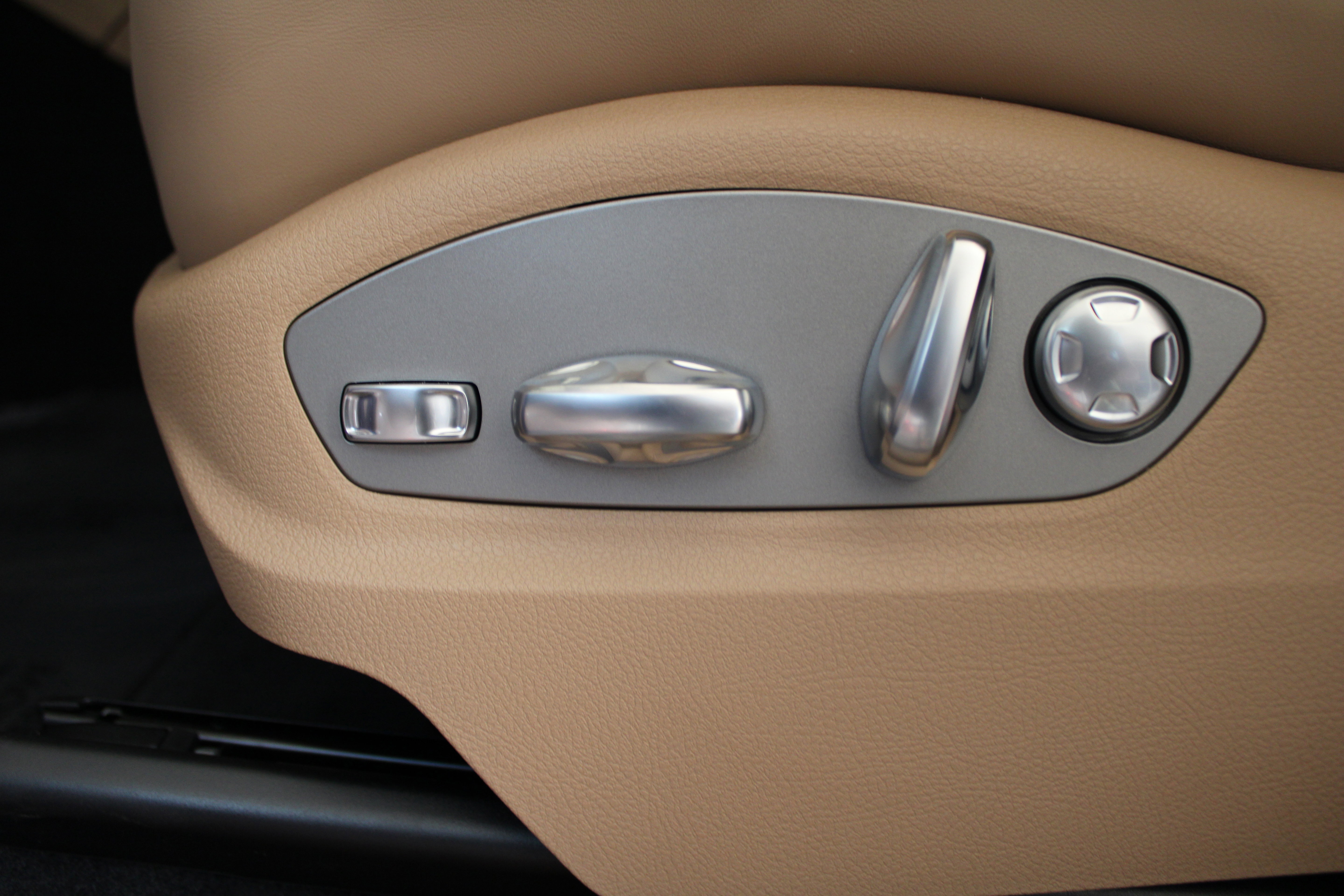 New 2026 Porsche Macan image 21