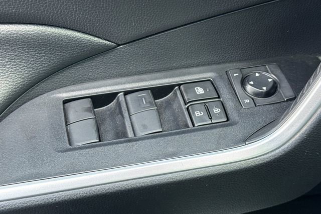 Used 2022 Toyota RAV4 LE AWD/4WD image 12