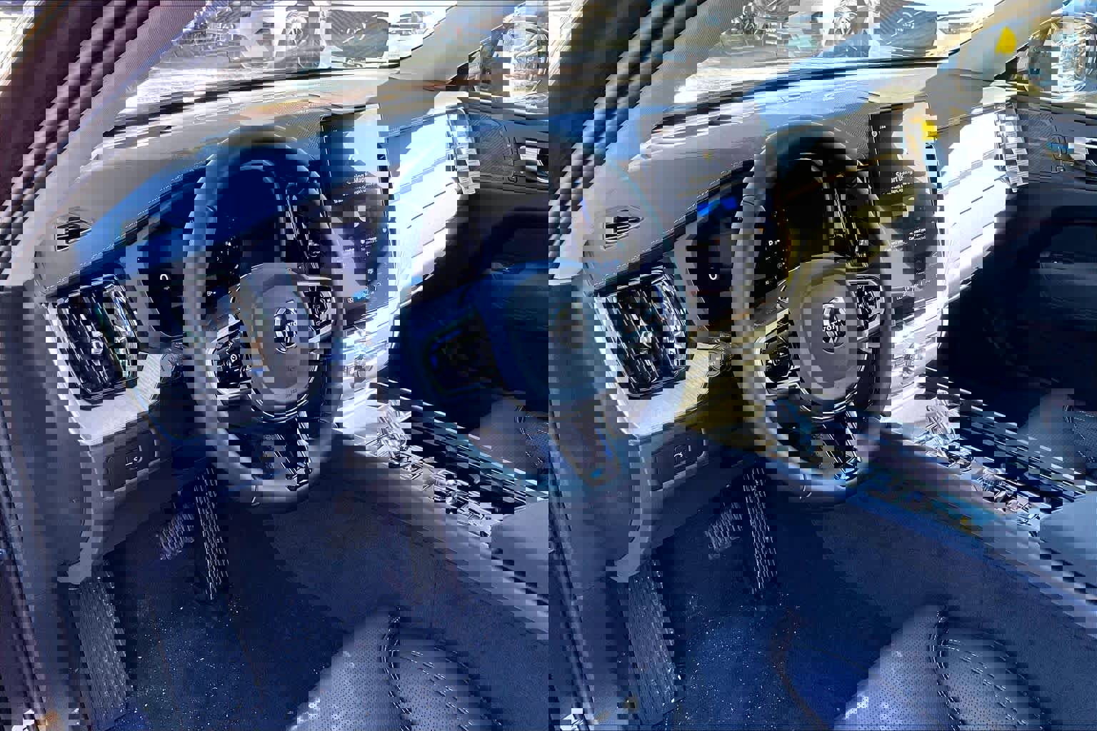 New 2026 Volvo XC60 B5 Ultra w/ Protection Package Premier image 9