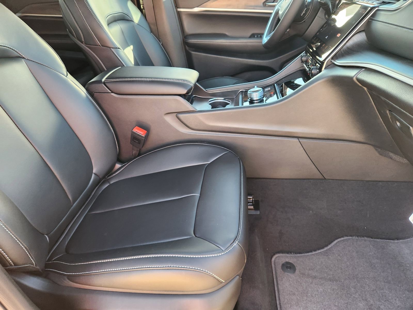 New 2025 Jeep Grand Cherokee L Limited w/ Trailer Tow Package image 13