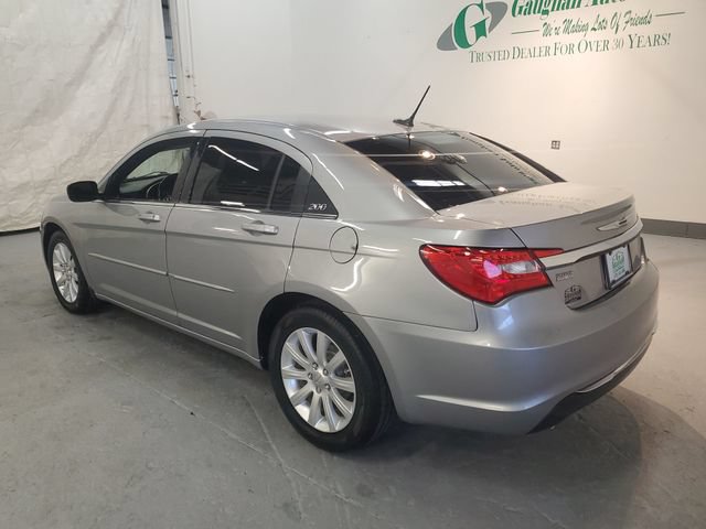Used 2013 Chrysler 200 Touring FWD image 4