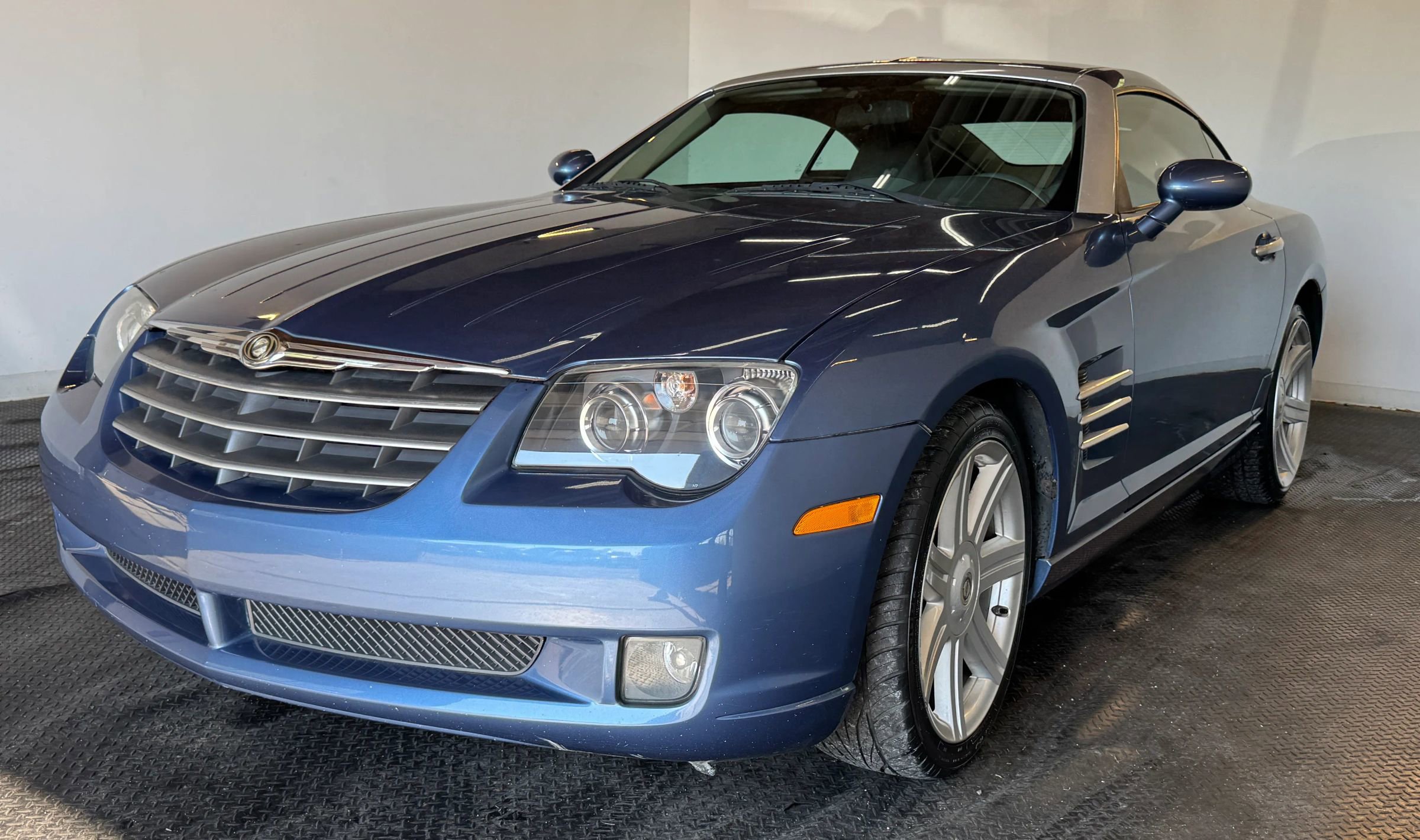 Used 2005 Chrysler Crossfire Limited image 2