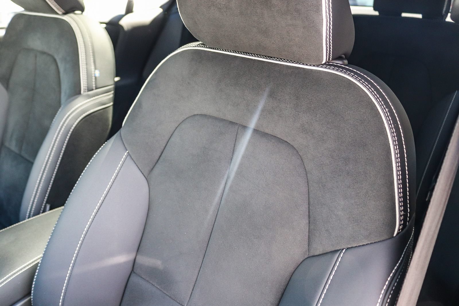 Used 2023 Volvo C40 P8 Recharge Plus AWD/4WD image 29