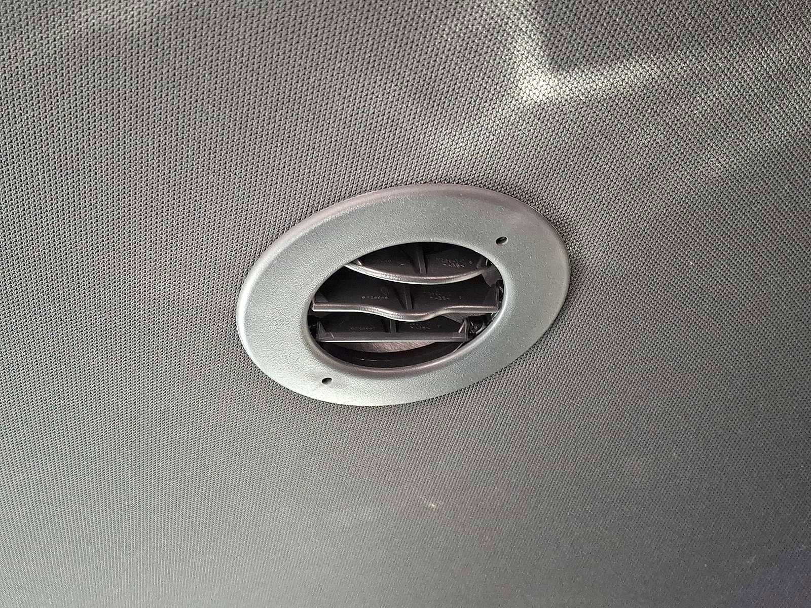 Used 2025 Chevrolet Traverse LT image 26