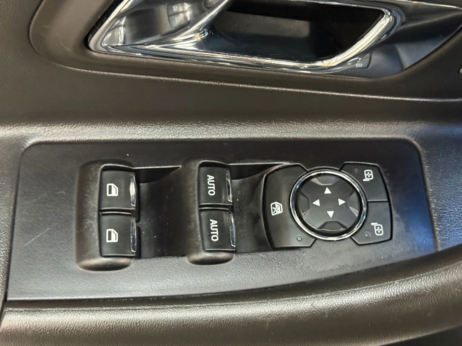 Used 2017 Ford Taurus SHO w/ Driver Assist Package image 25