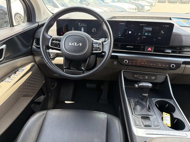 Used 2025 Kia Carnival FWD image 20