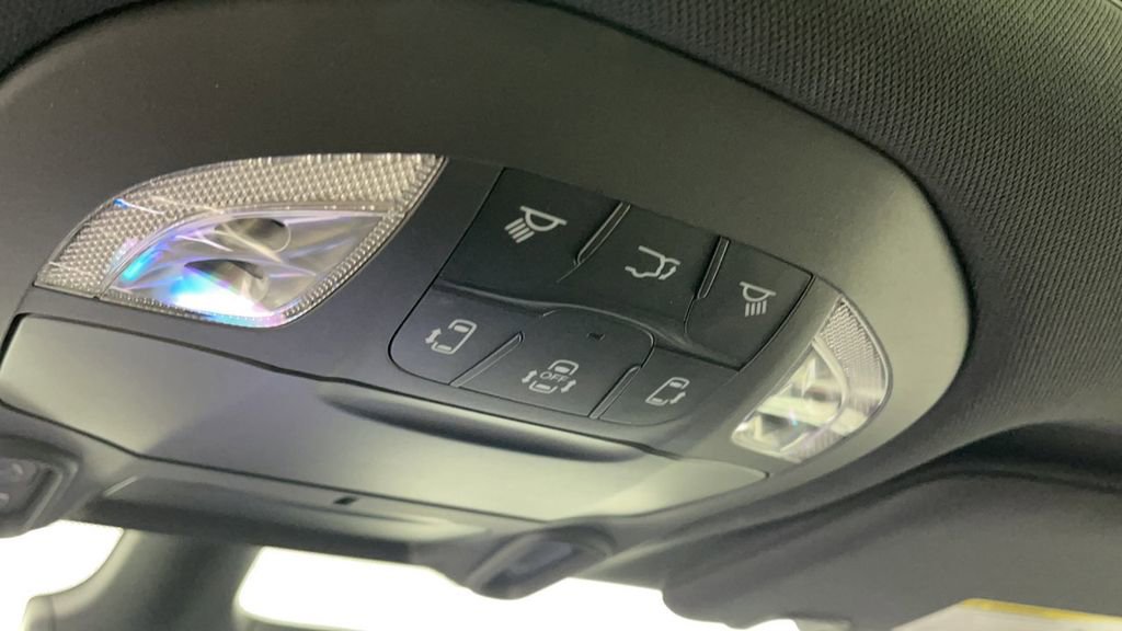 New 2025 Chrysler Pacifica Limited image 22