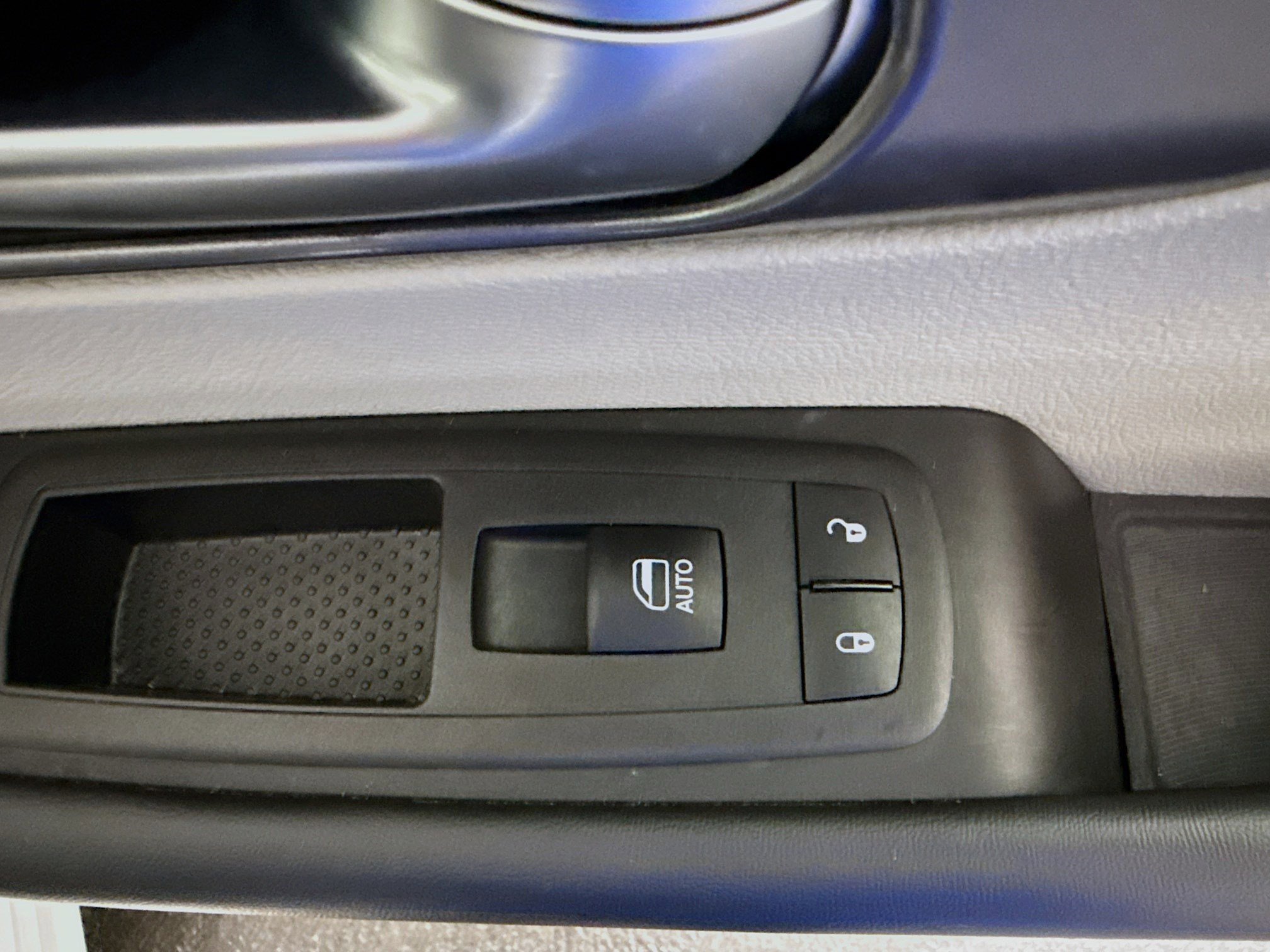 Used 2024 Chrysler Pacifica Touring-L FWD image 29