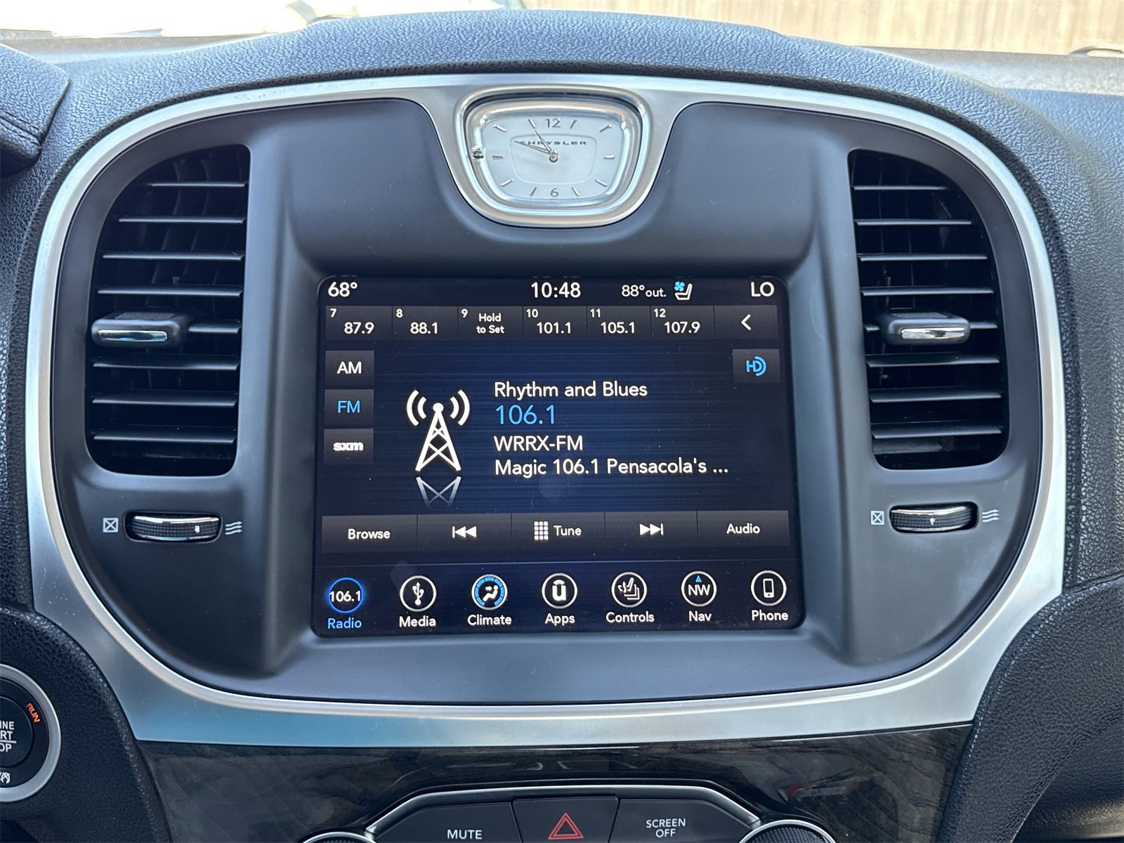 Used 2018 Chrysler 300 Limited image 21